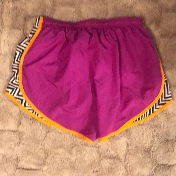 Excellent condition Nike running shorts sz Medium - Picture 4 of 7